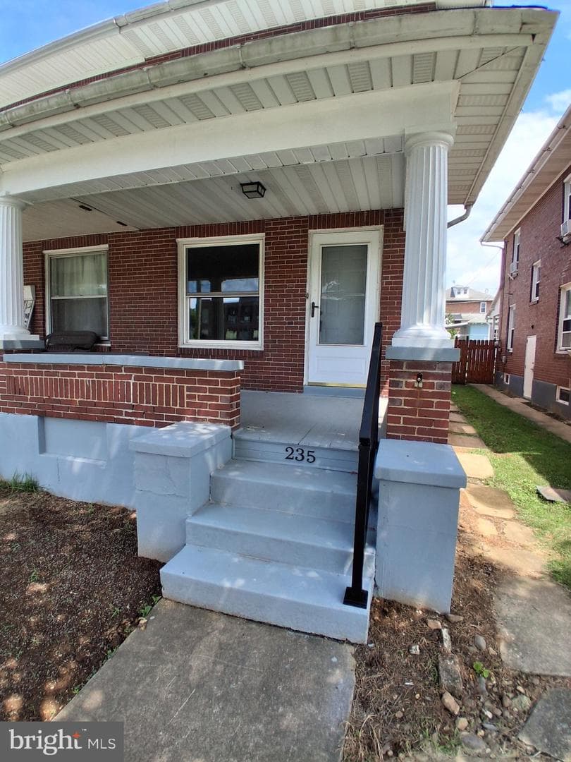 235 W Elm Street photo 18