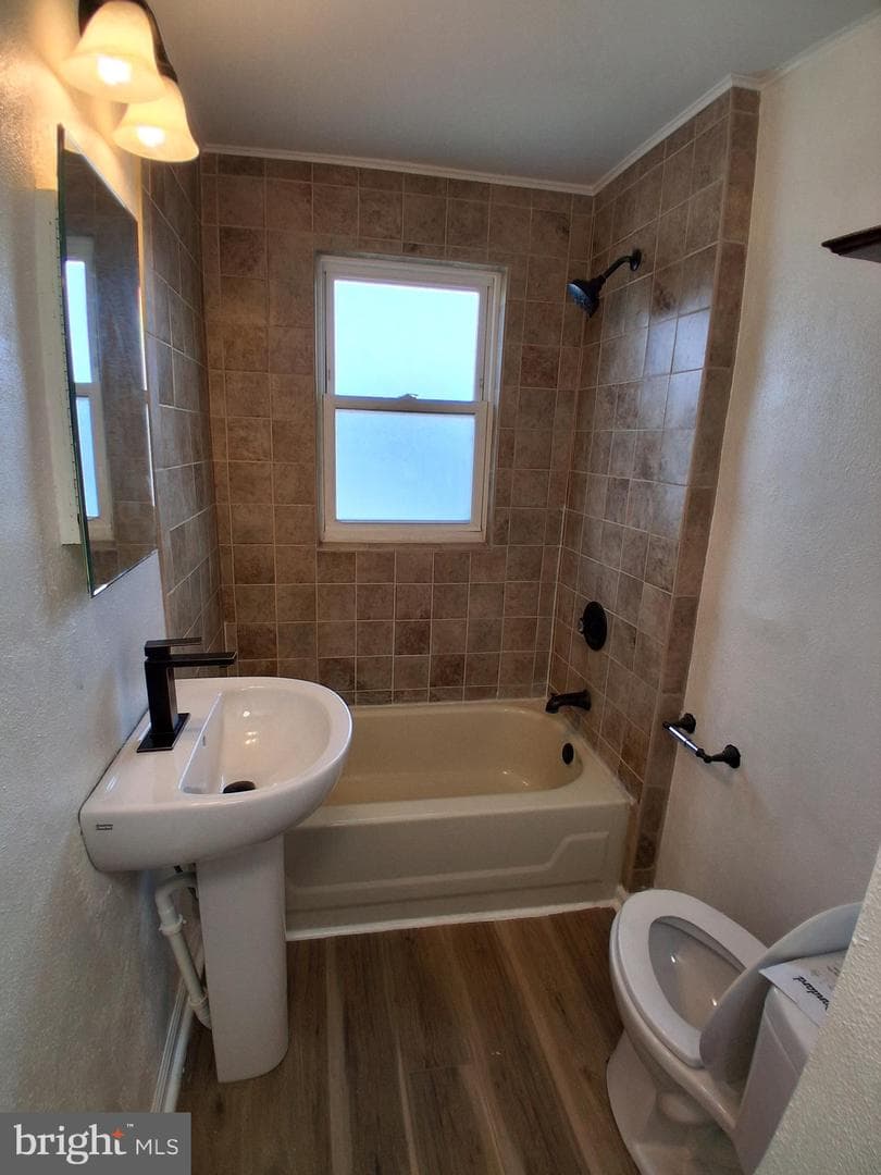 235 W Elm Street photo 6