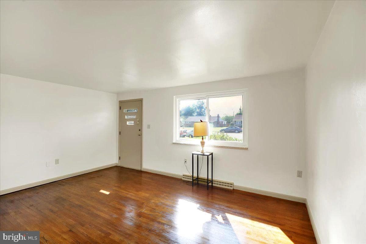 121 Virginia Avenue photo 2