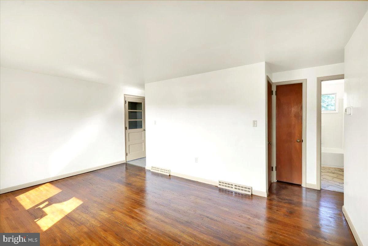 121 Virginia Avenue photo 3