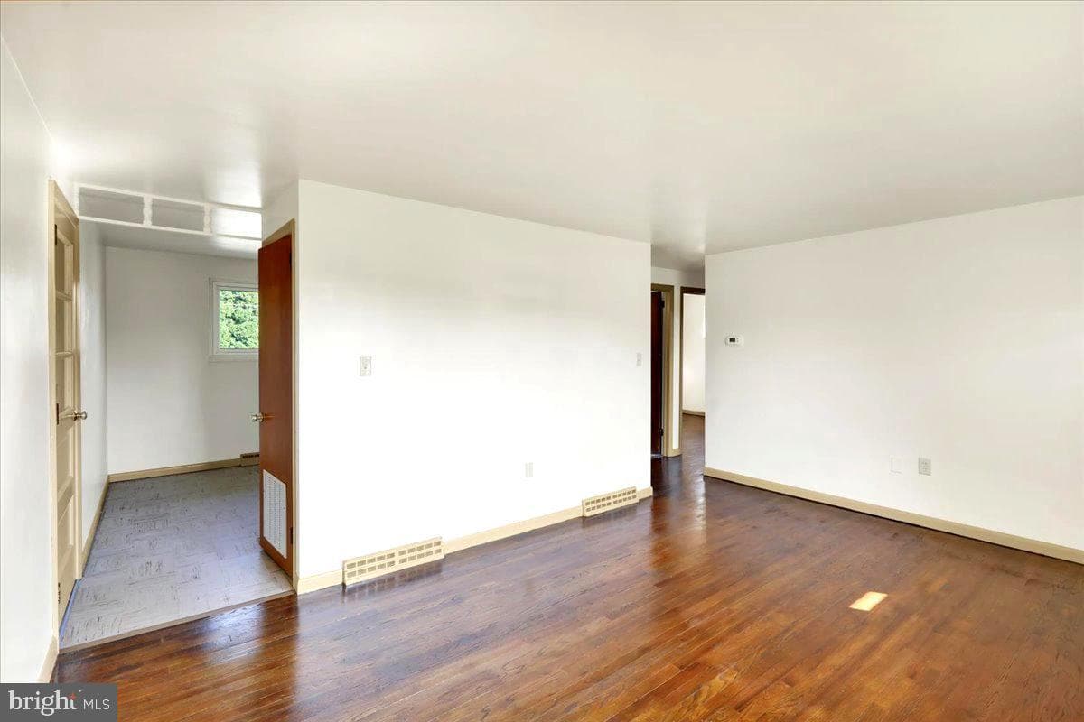 121 Virginia Avenue photo 4
