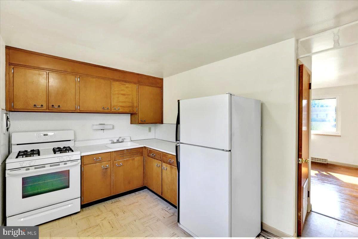 121 Virginia Avenue photo 5
