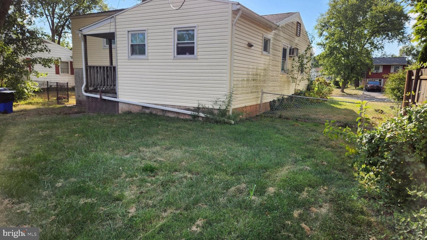 111 Maplewood Drive photo 10