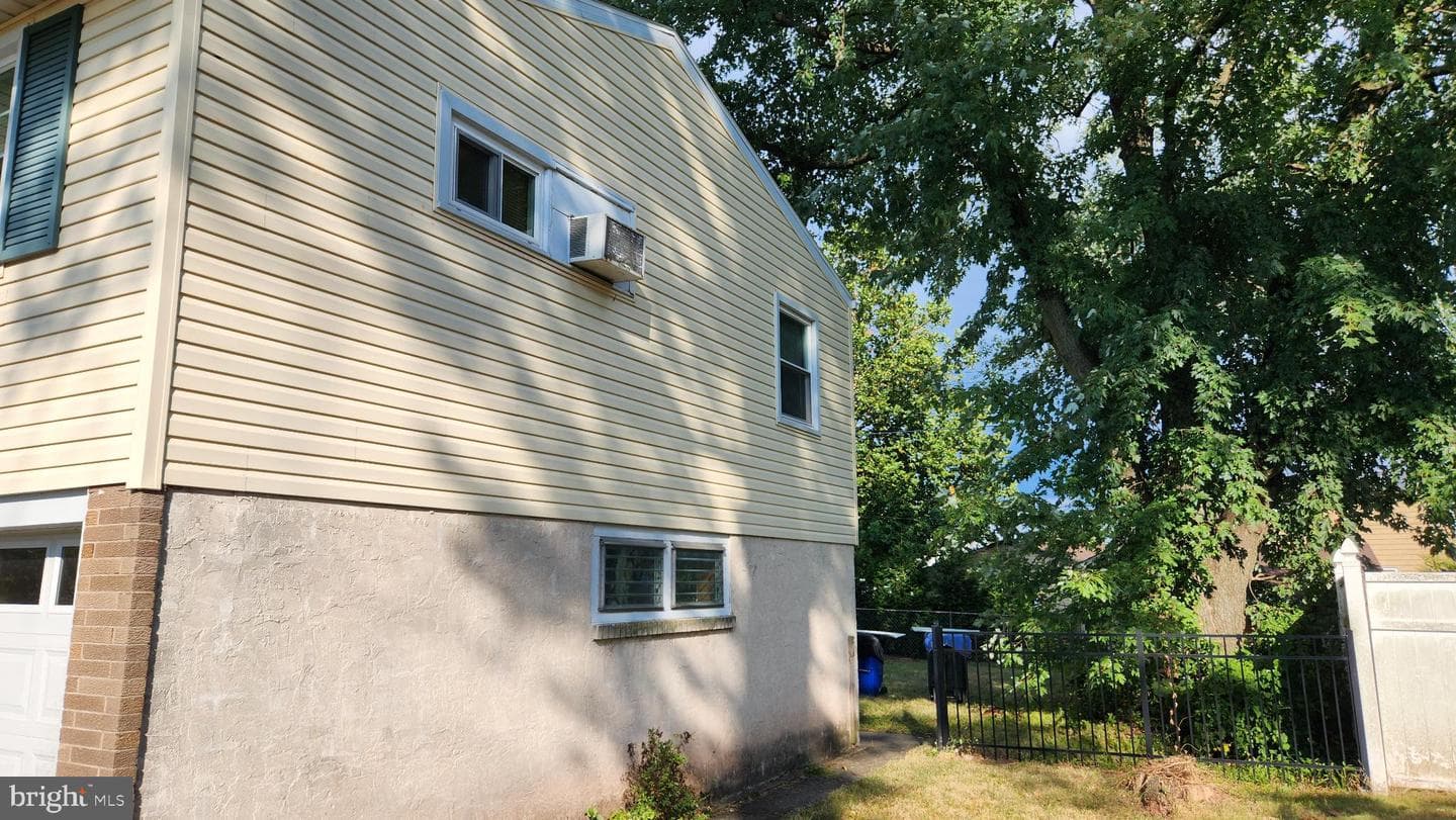 111 Maplewood Drive photo 19