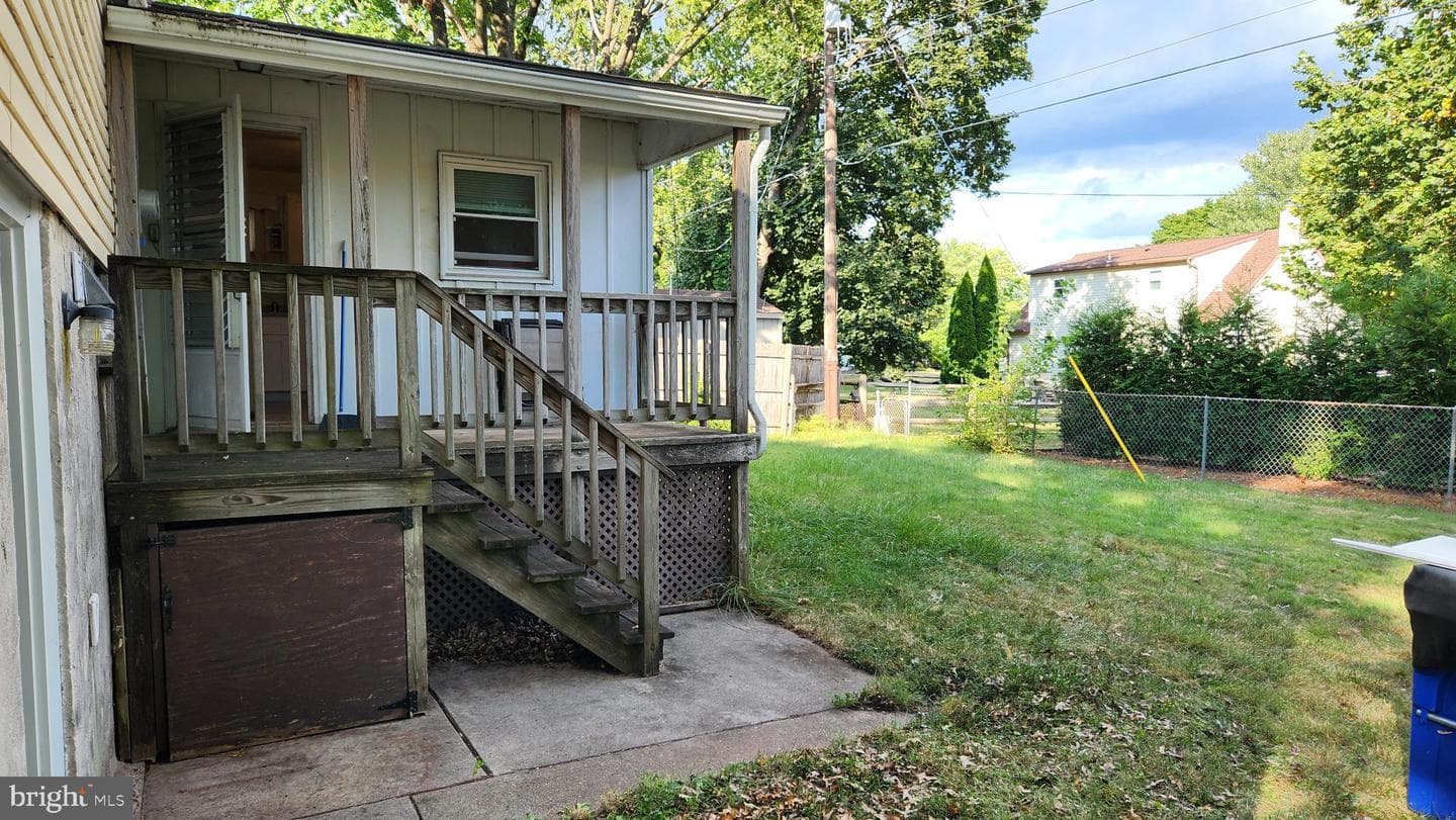 111 Maplewood Drive photo 7