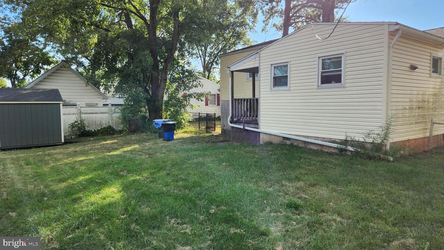 111 Maplewood Drive photo 9