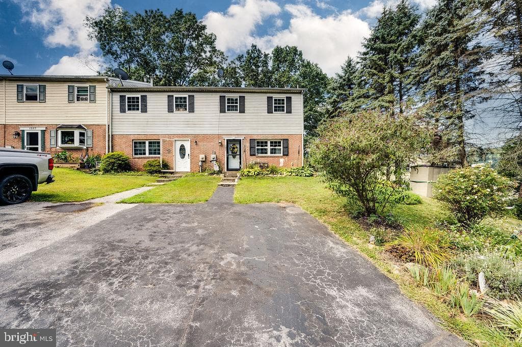 1261 Fox Run