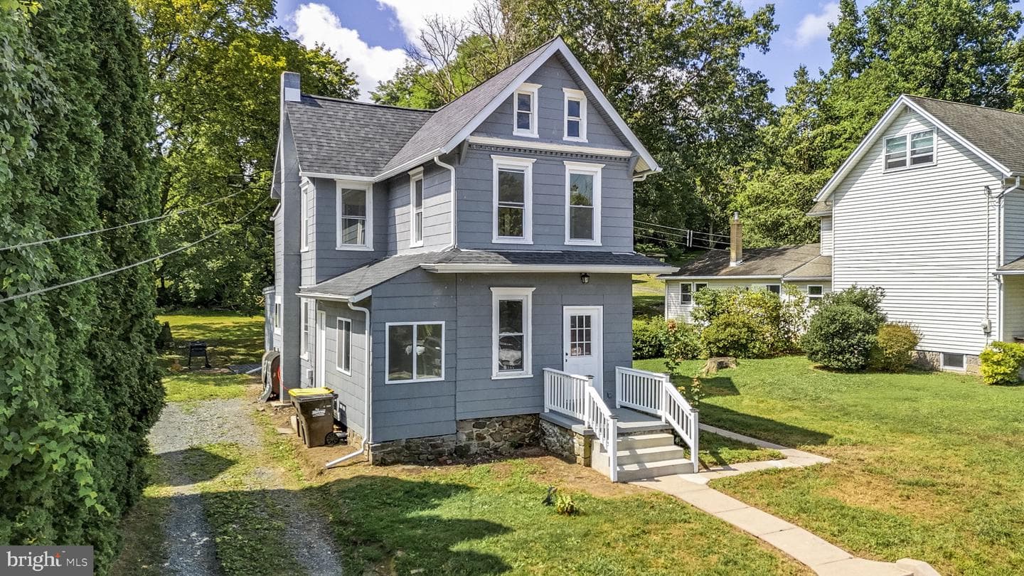 240 Old River Road
