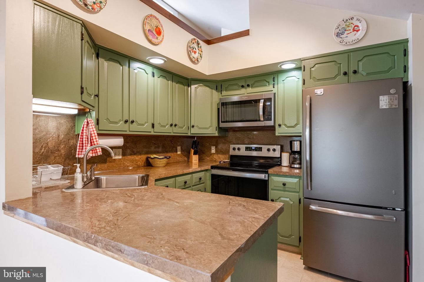 242 Dickinson Drive photo 10