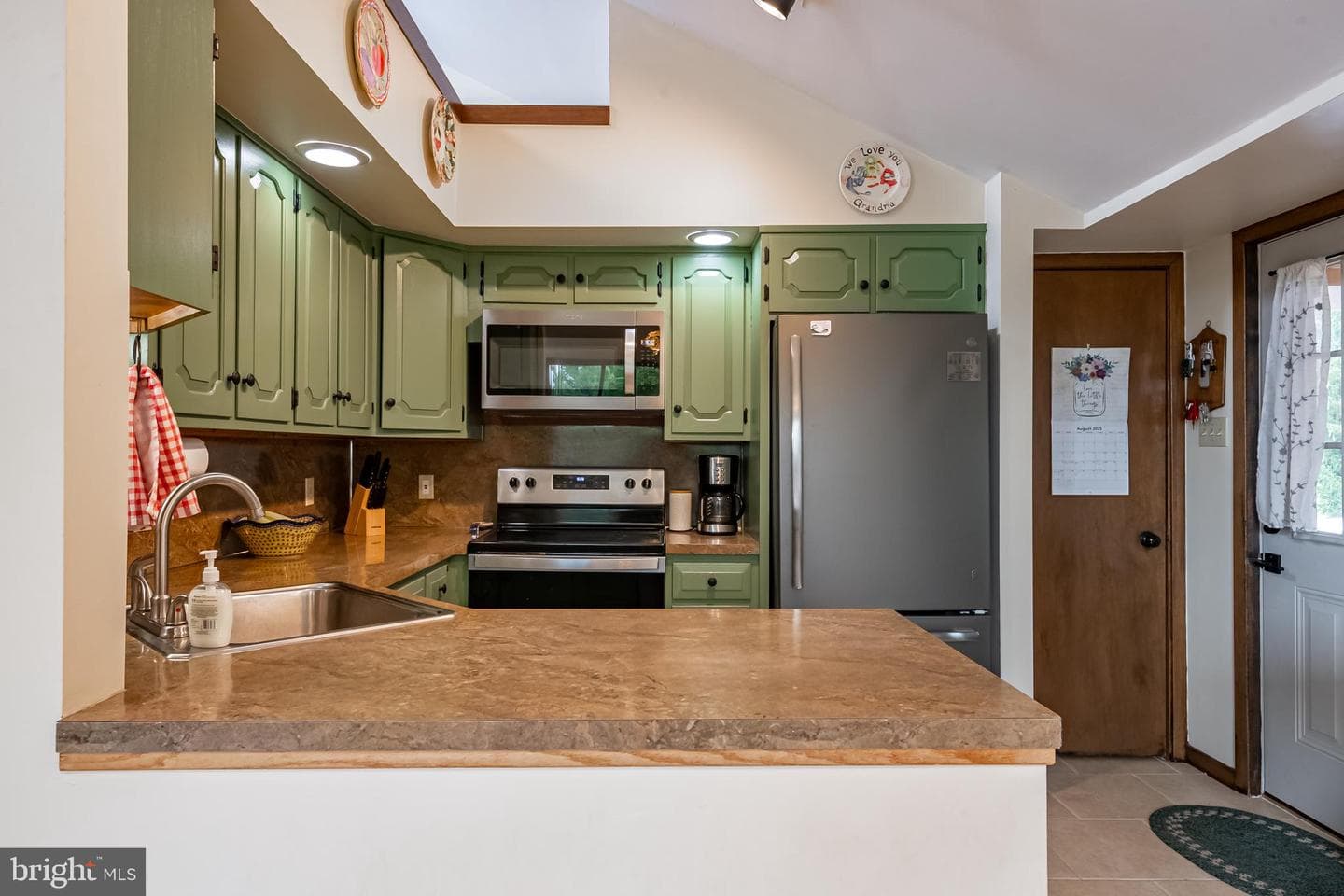 242 Dickinson Drive photo 11