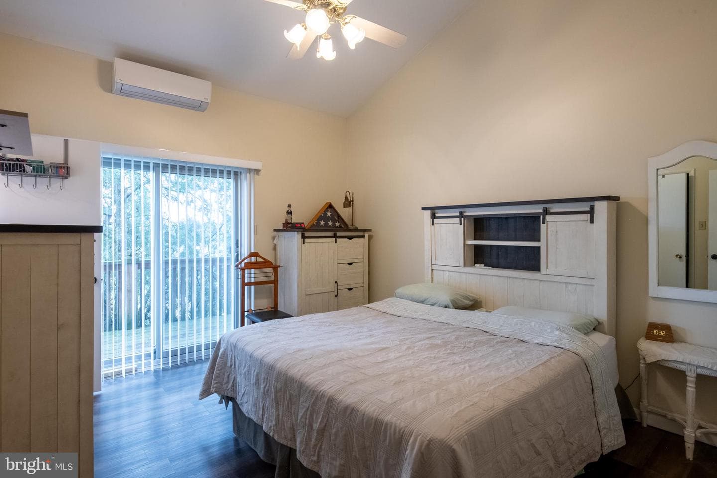 242 Dickinson Drive photo 18