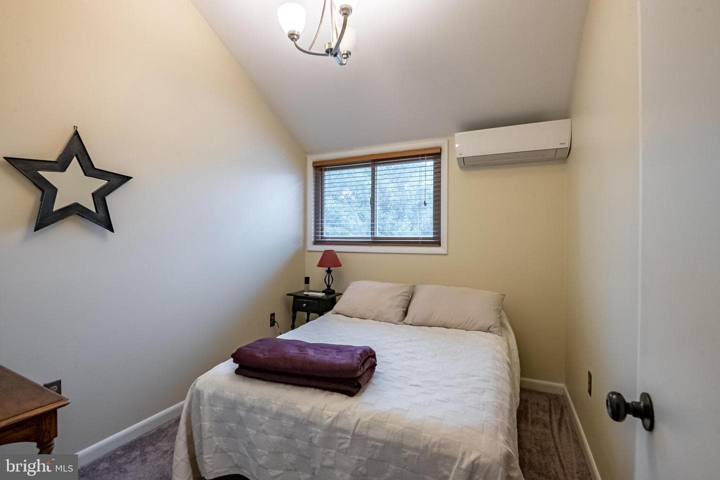 242 Dickinson Drive photo 21