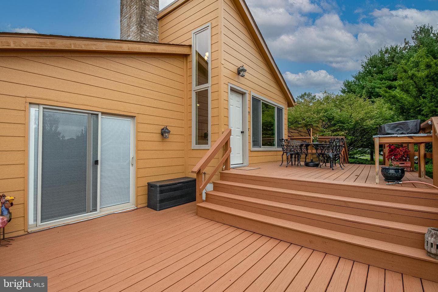 242 Dickinson Drive photo 3