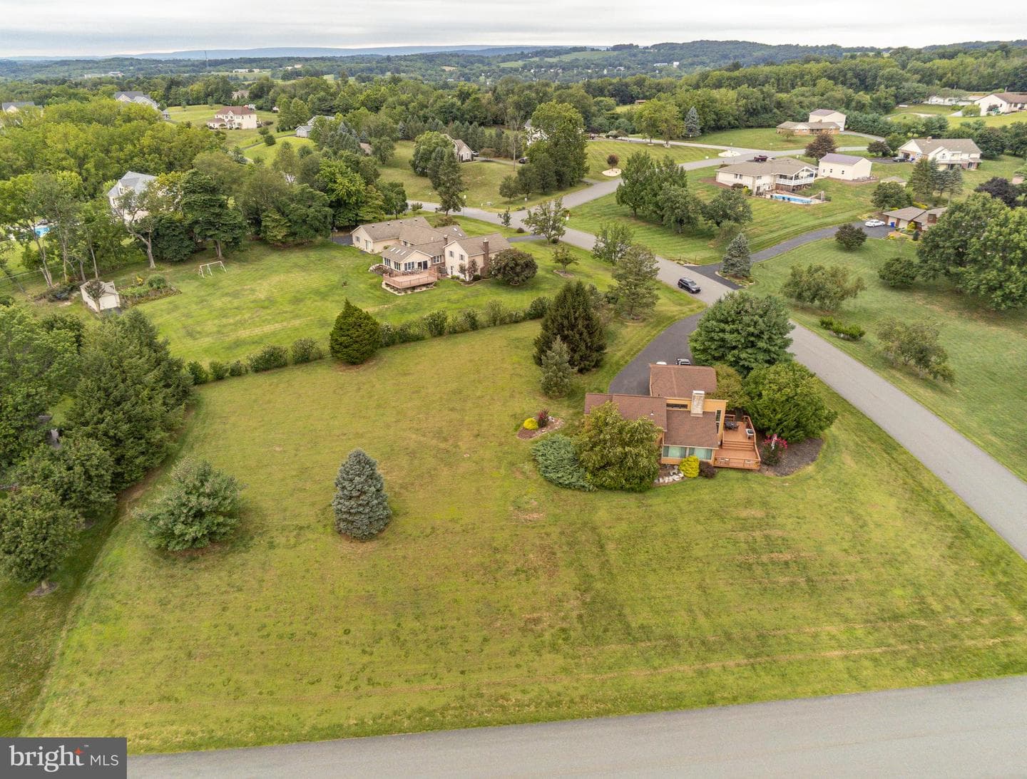 242 Dickinson Drive photo 31