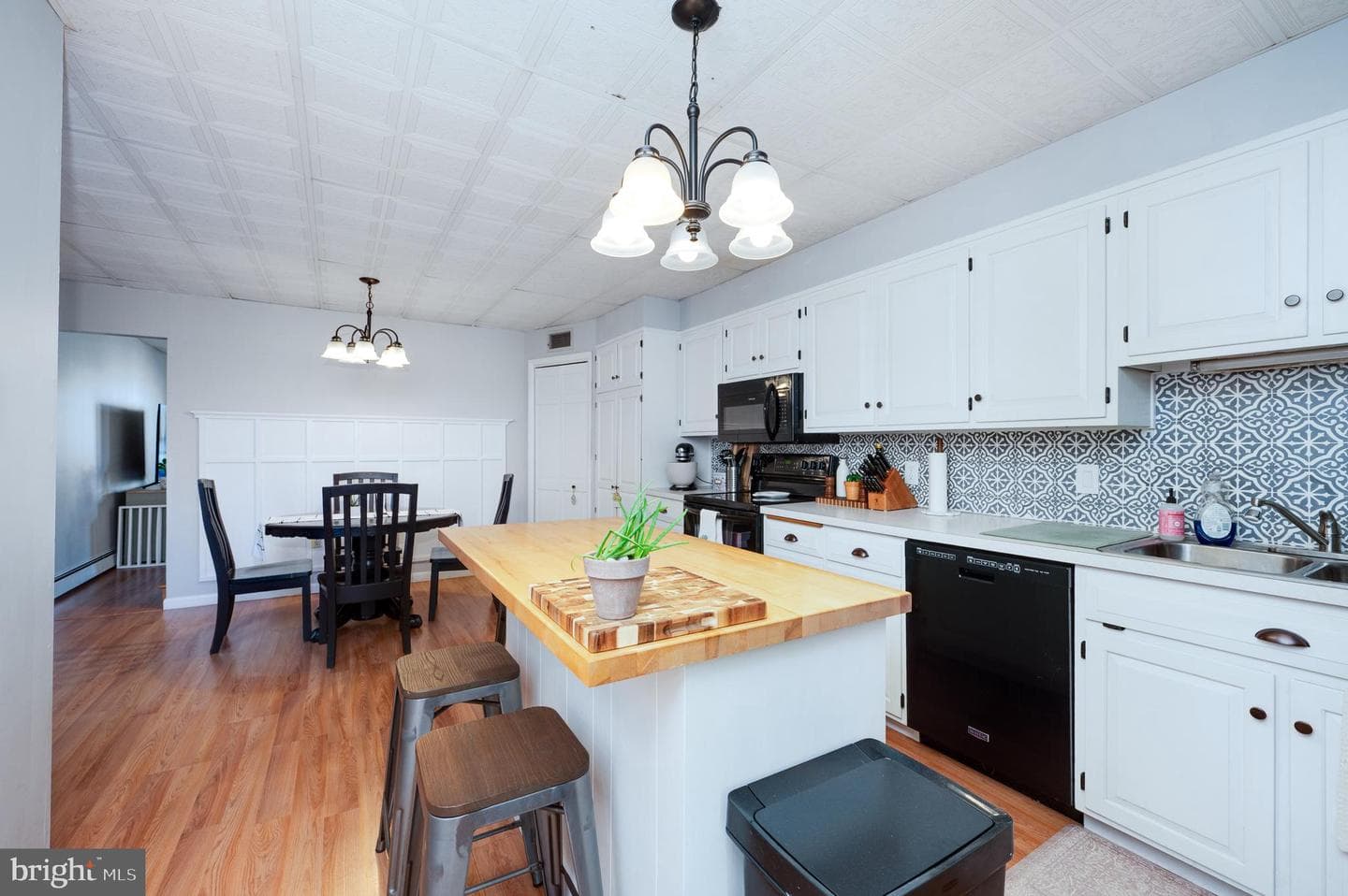 126 W Poplar Street photo 18