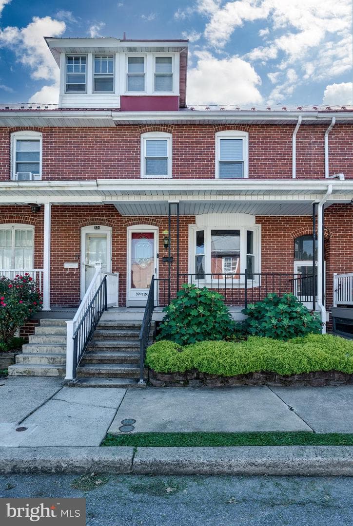 126 W Poplar Street photo 2