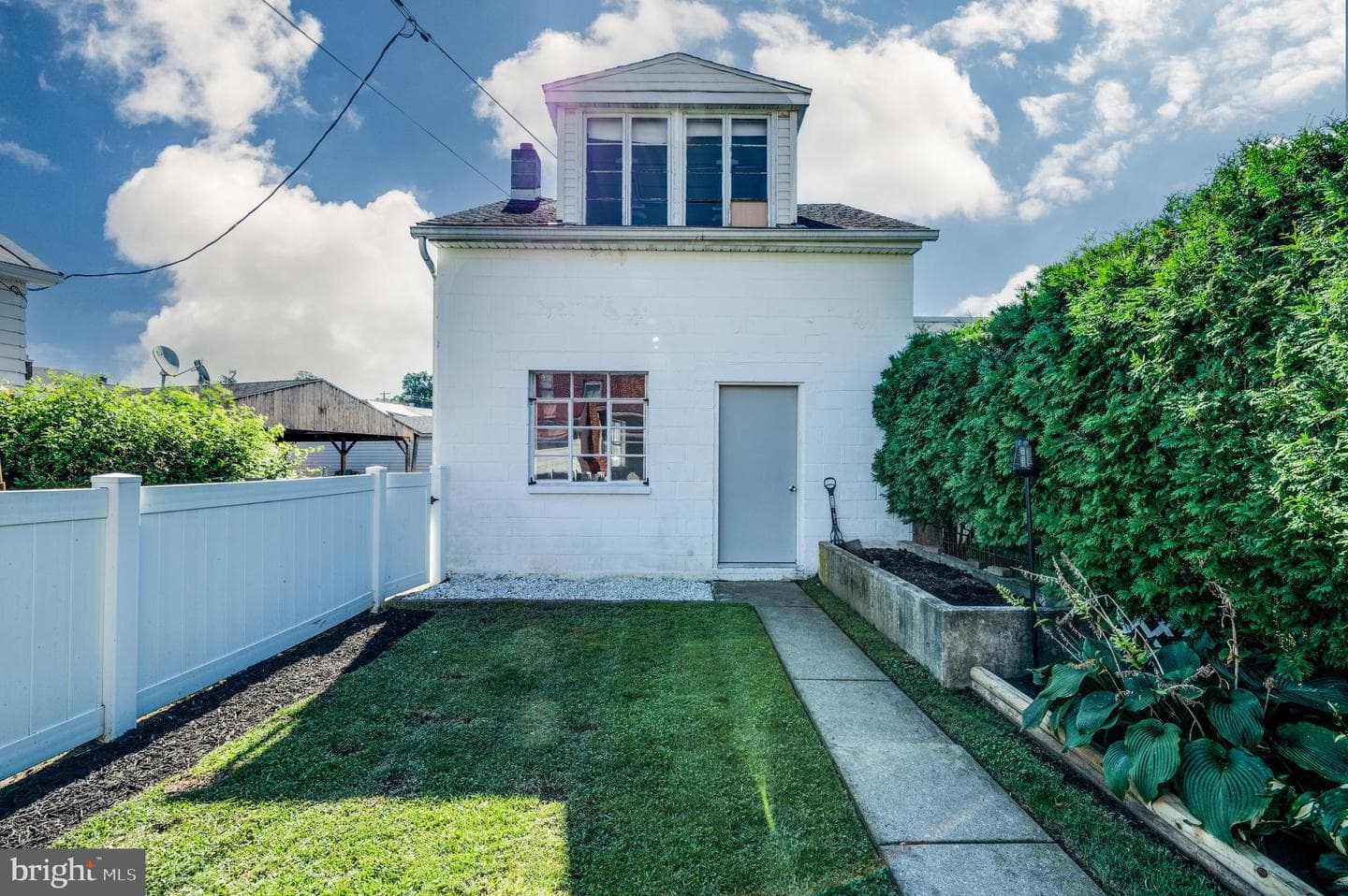 126 W Poplar Street photo 44