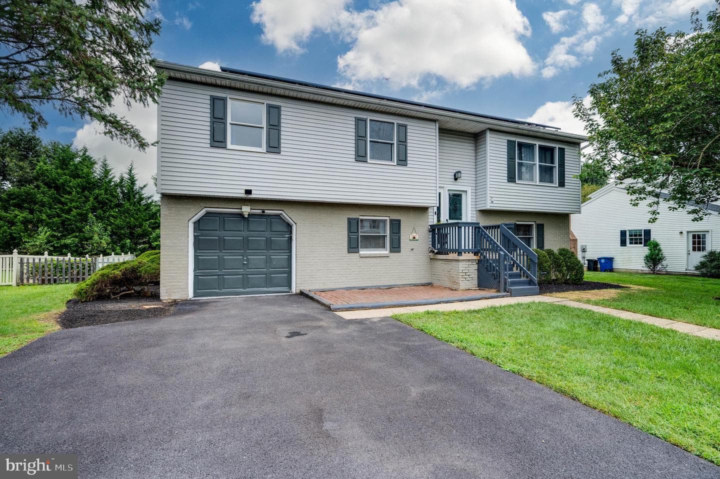 520 Oak Street photo 2