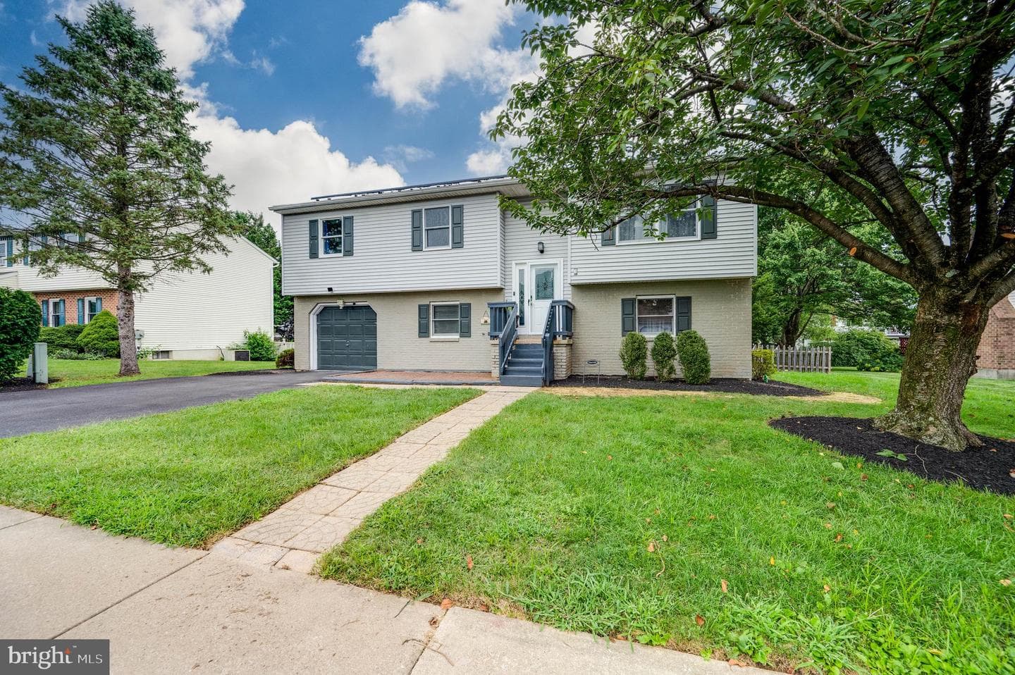 520 Oak Street photo 3