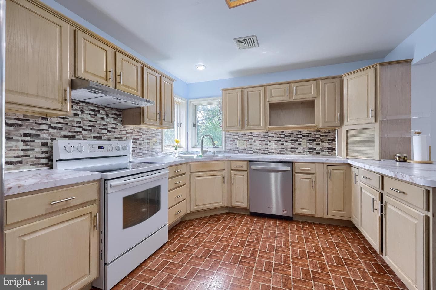 106 Delta Court photo 37