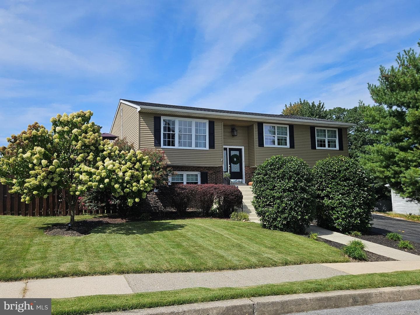 106 Hoch Avenue photo 2