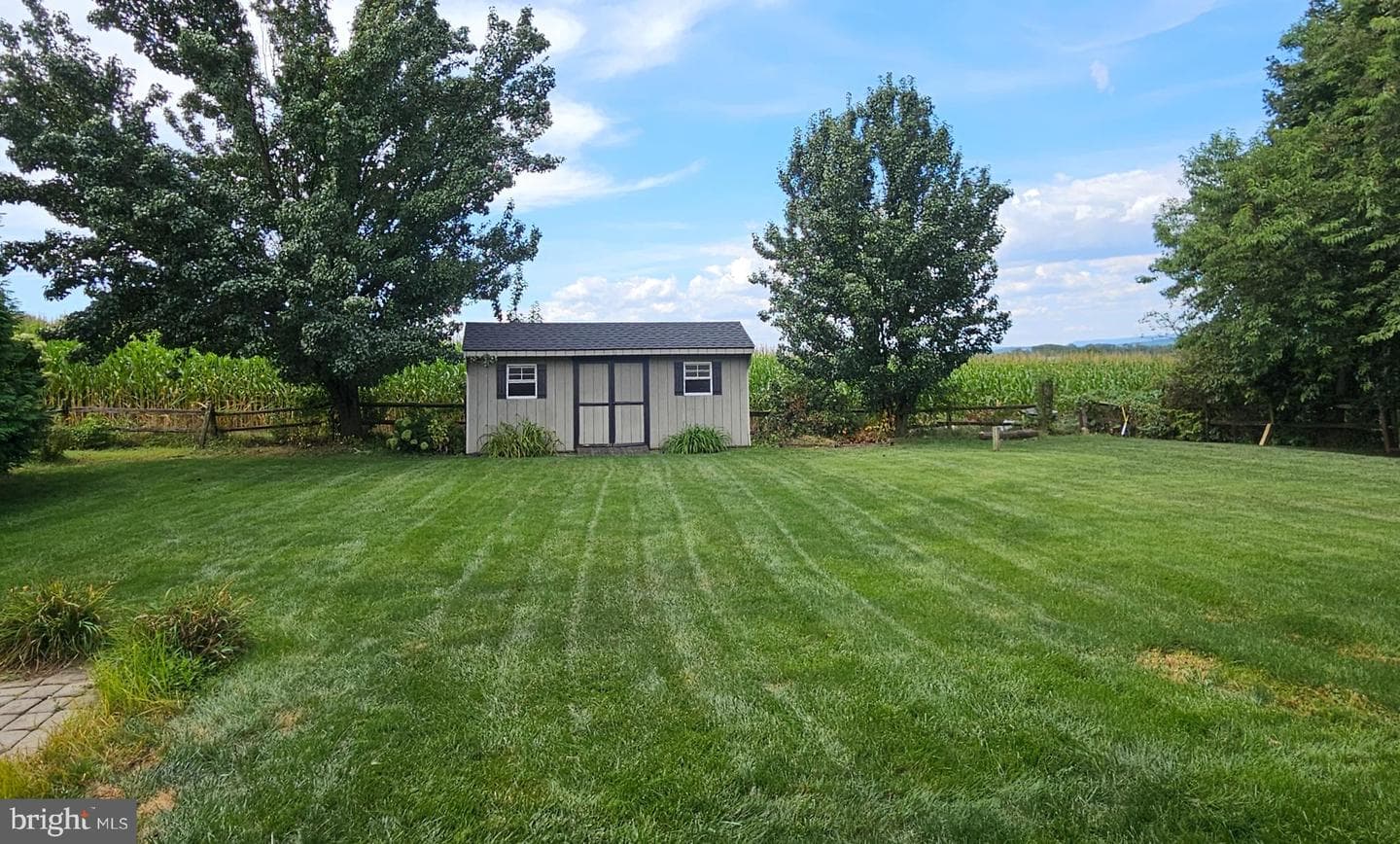 106 Hoch Avenue photo 42