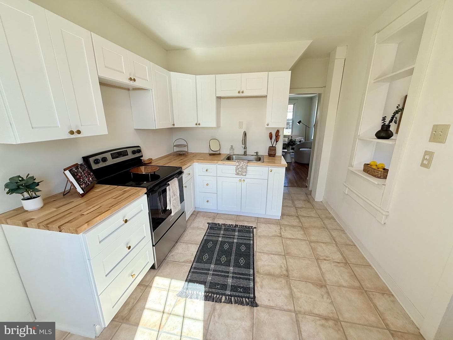 123 N Walnut Street photo 9