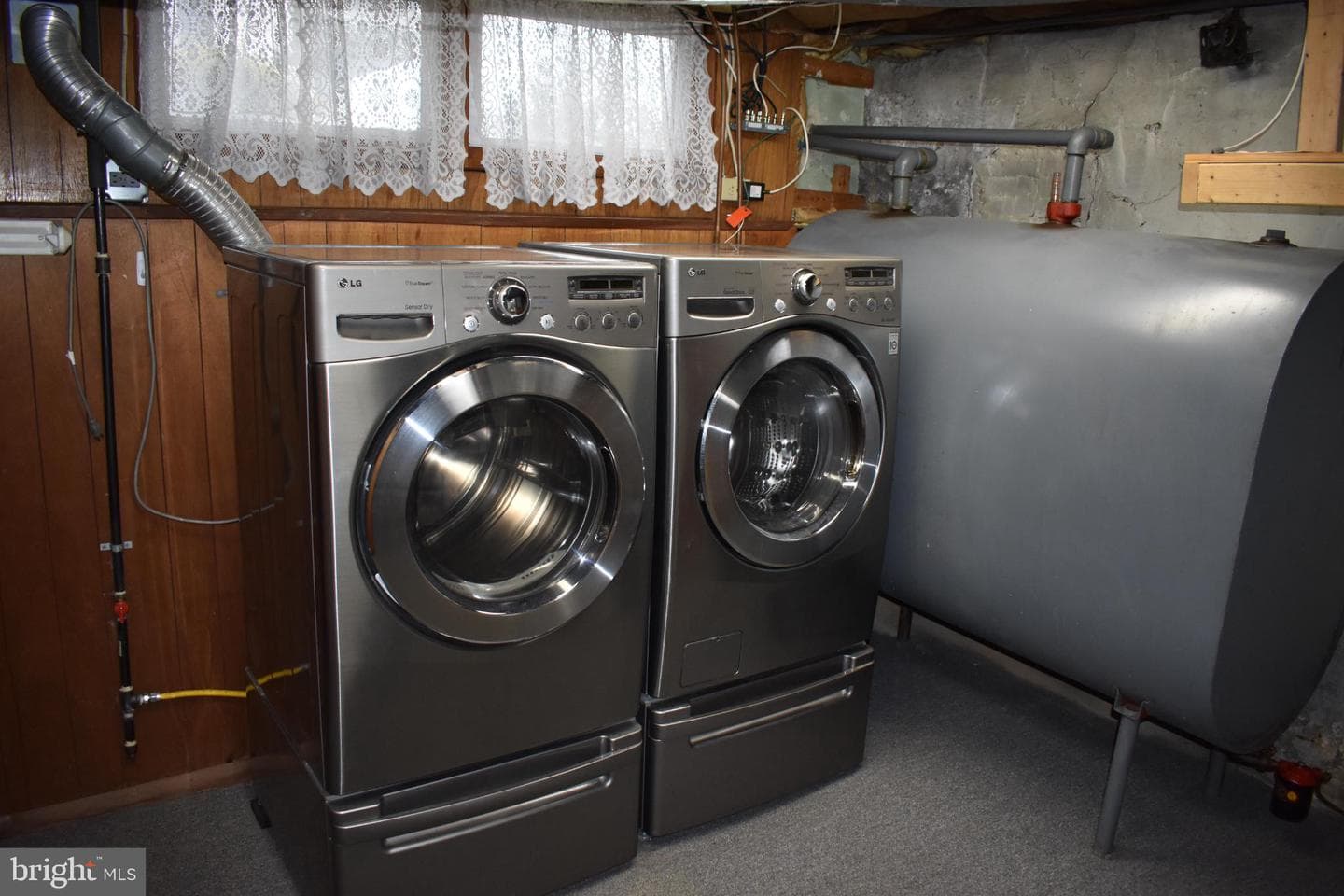 409 Walnut Street photo 16