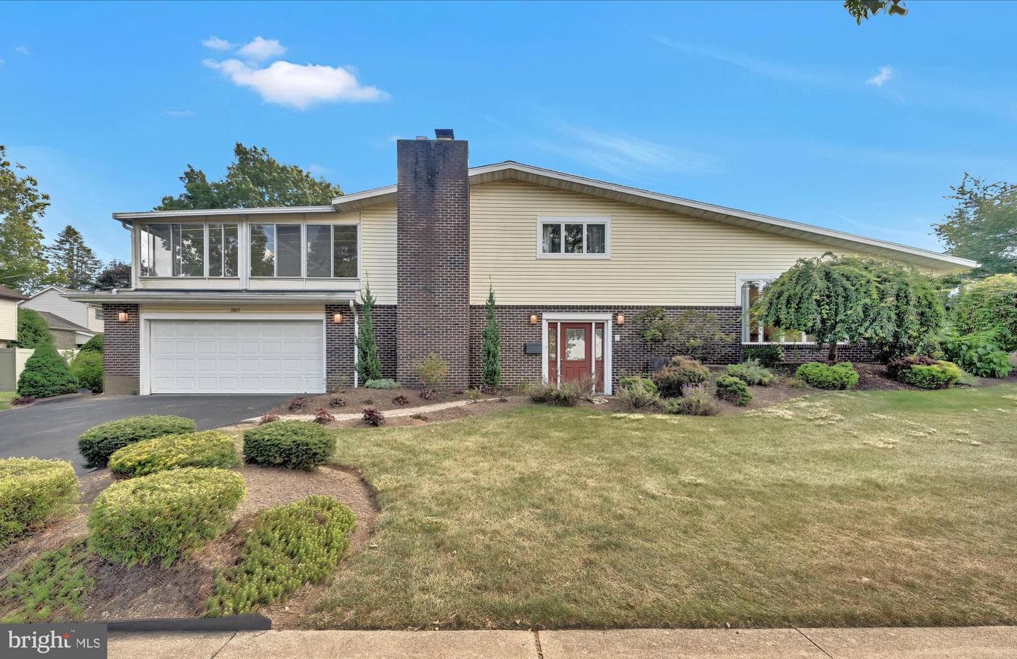 301 Warwick Drive photo 2