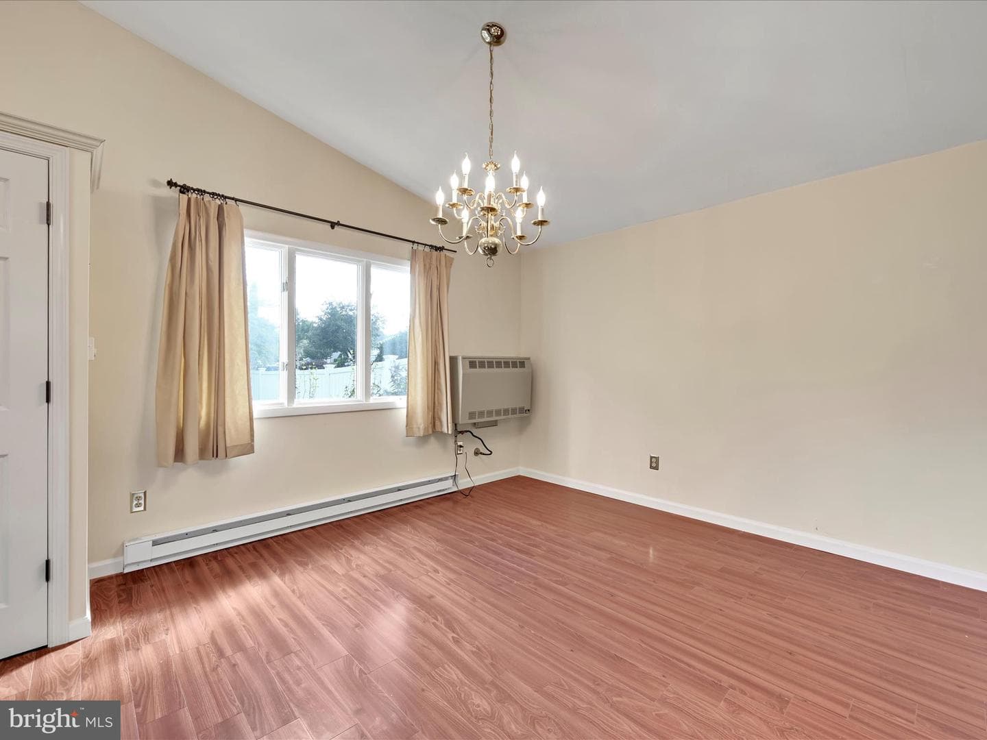 301 Warwick Drive photo 9