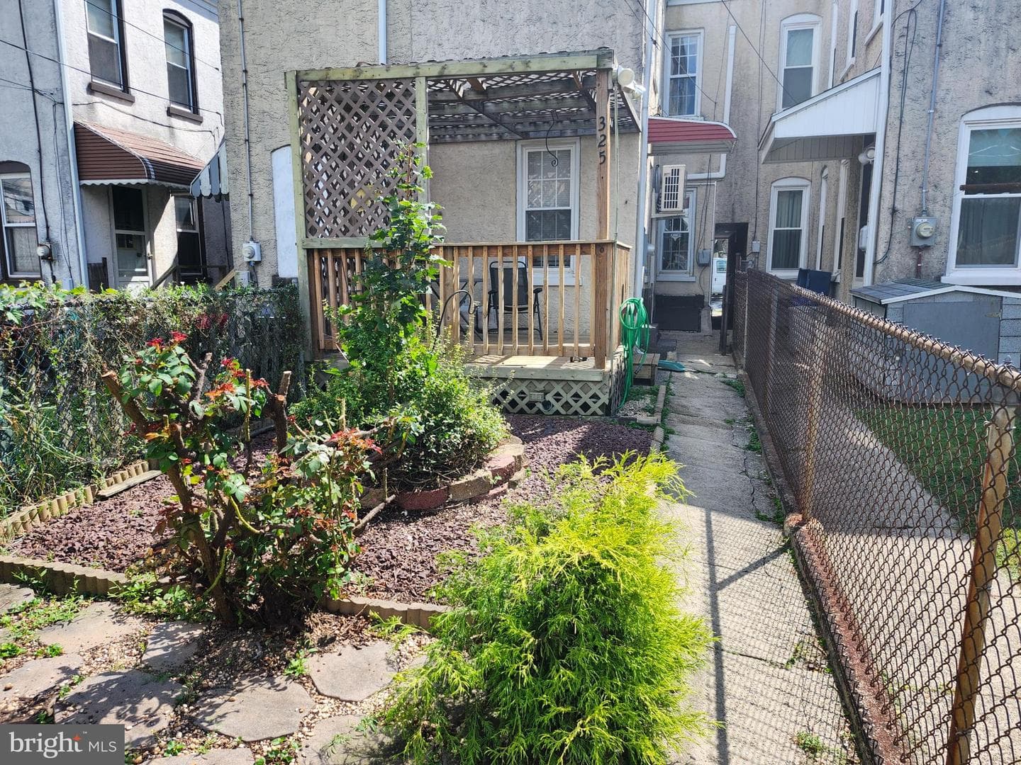 325 Spruce Street photo 4