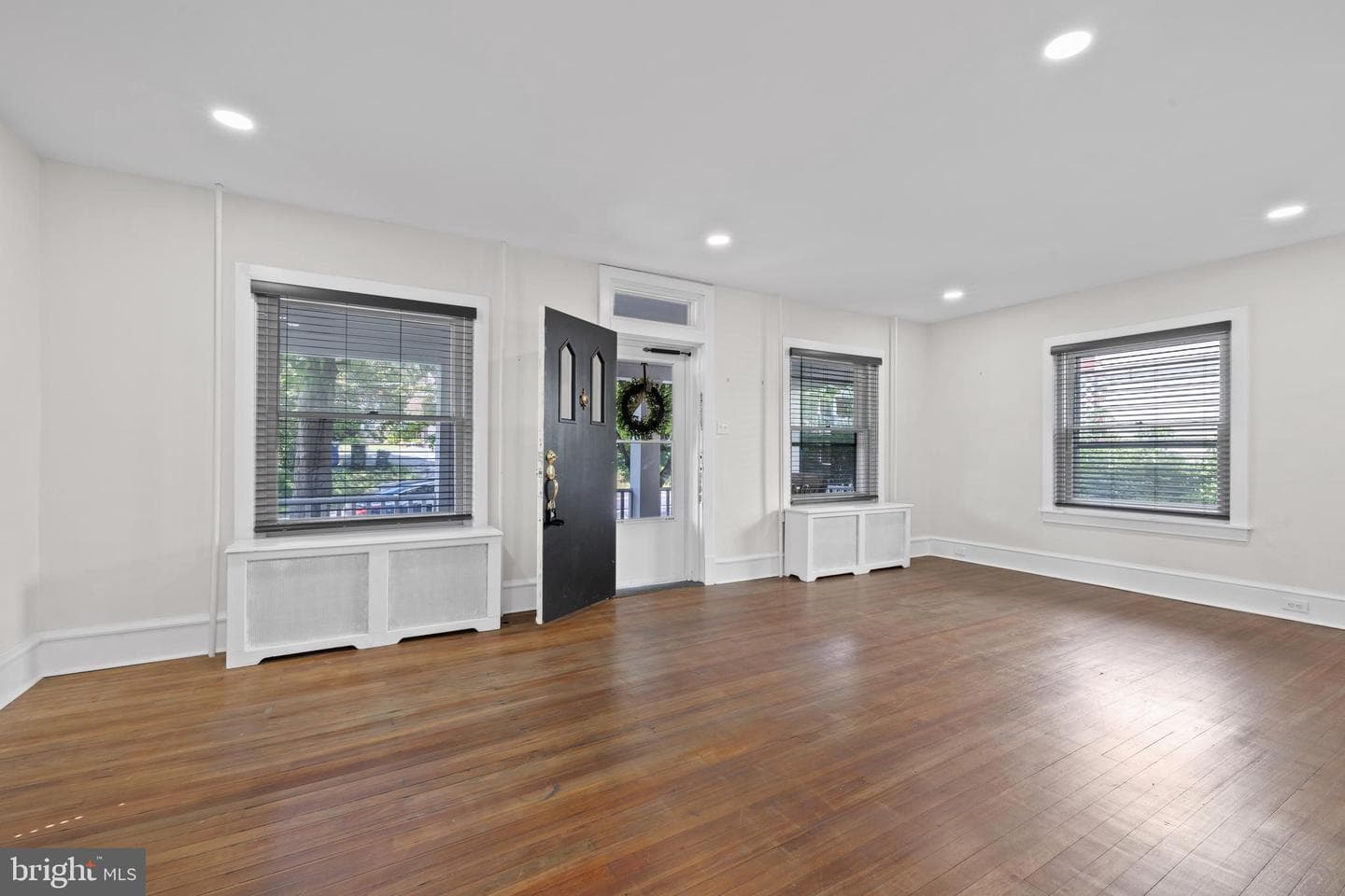 1046 Carsonia Avenue photo 6