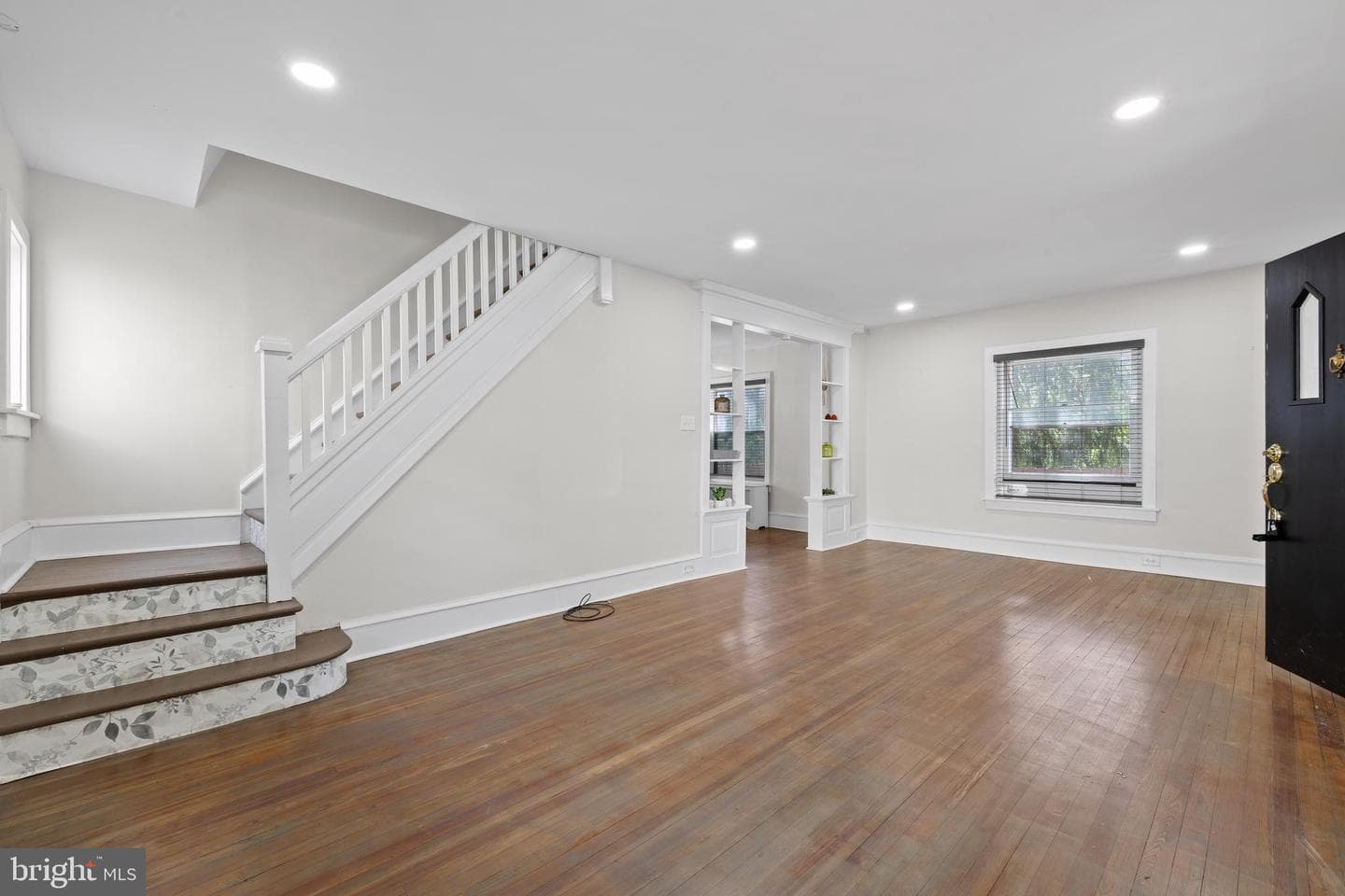 1046 Carsonia Avenue photo 8