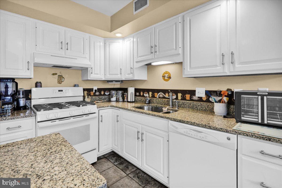 1054 Boeshore Circle photo 14