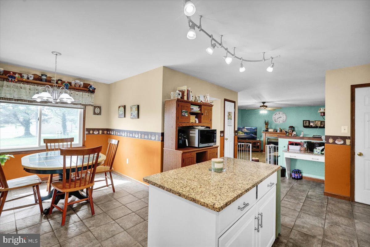 1054 Boeshore Circle photo 17