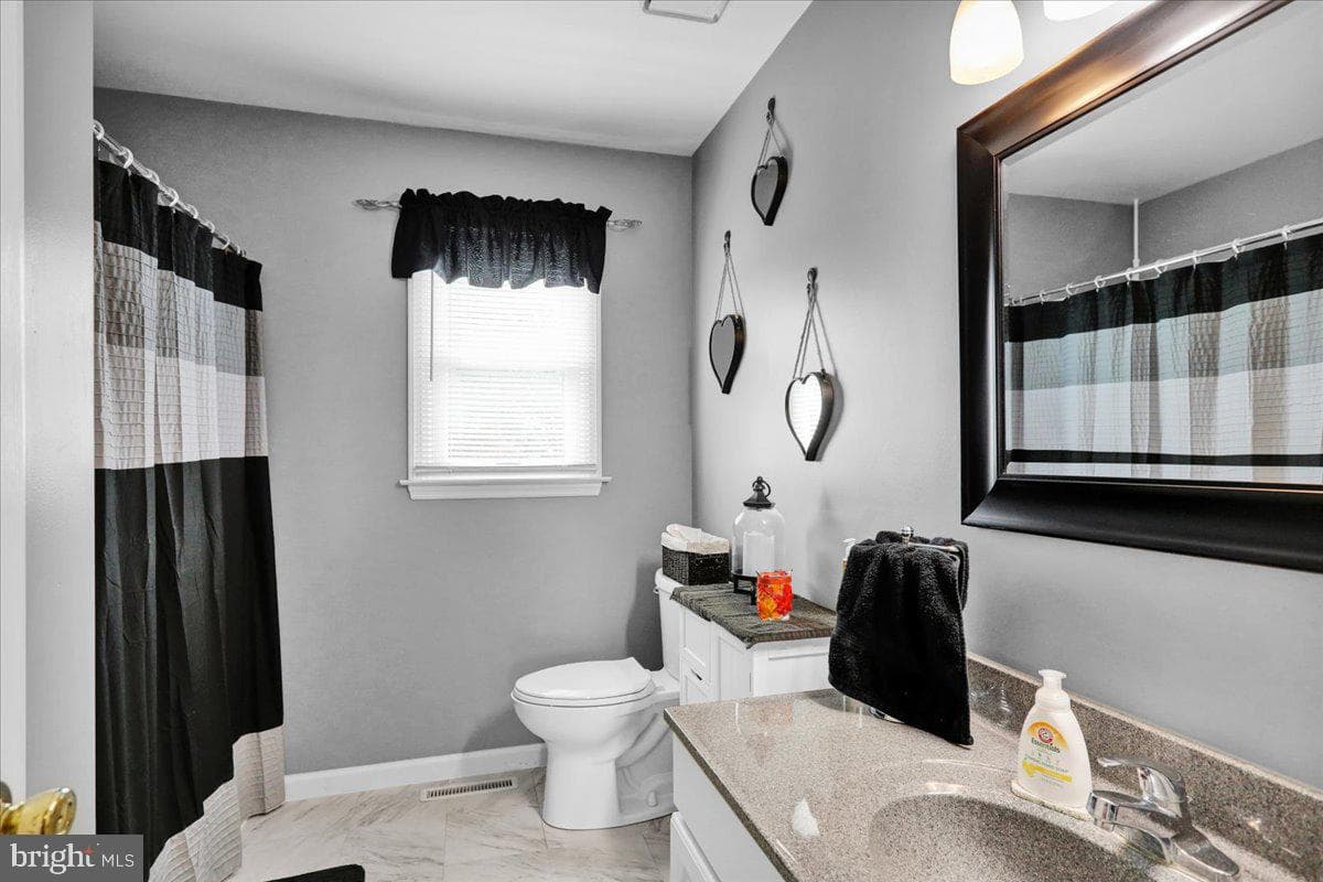 1054 Boeshore Circle photo 22
