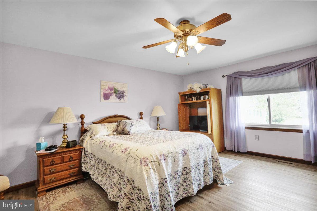 1054 Boeshore Circle photo 23