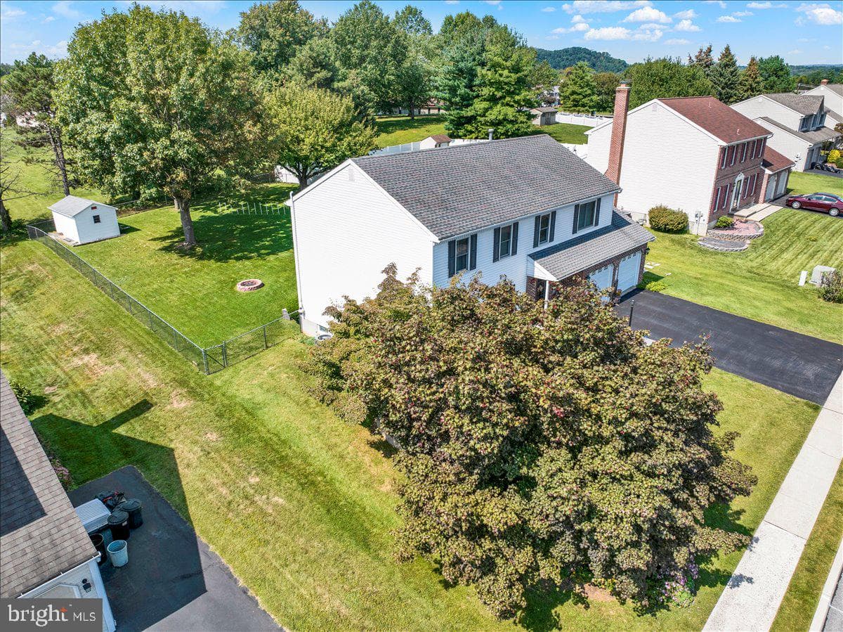1054 Boeshore Circle photo 37