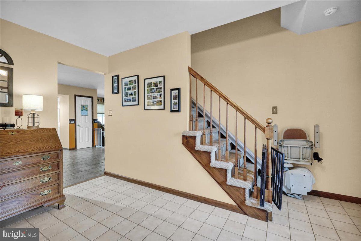 1054 Boeshore Circle photo 7
