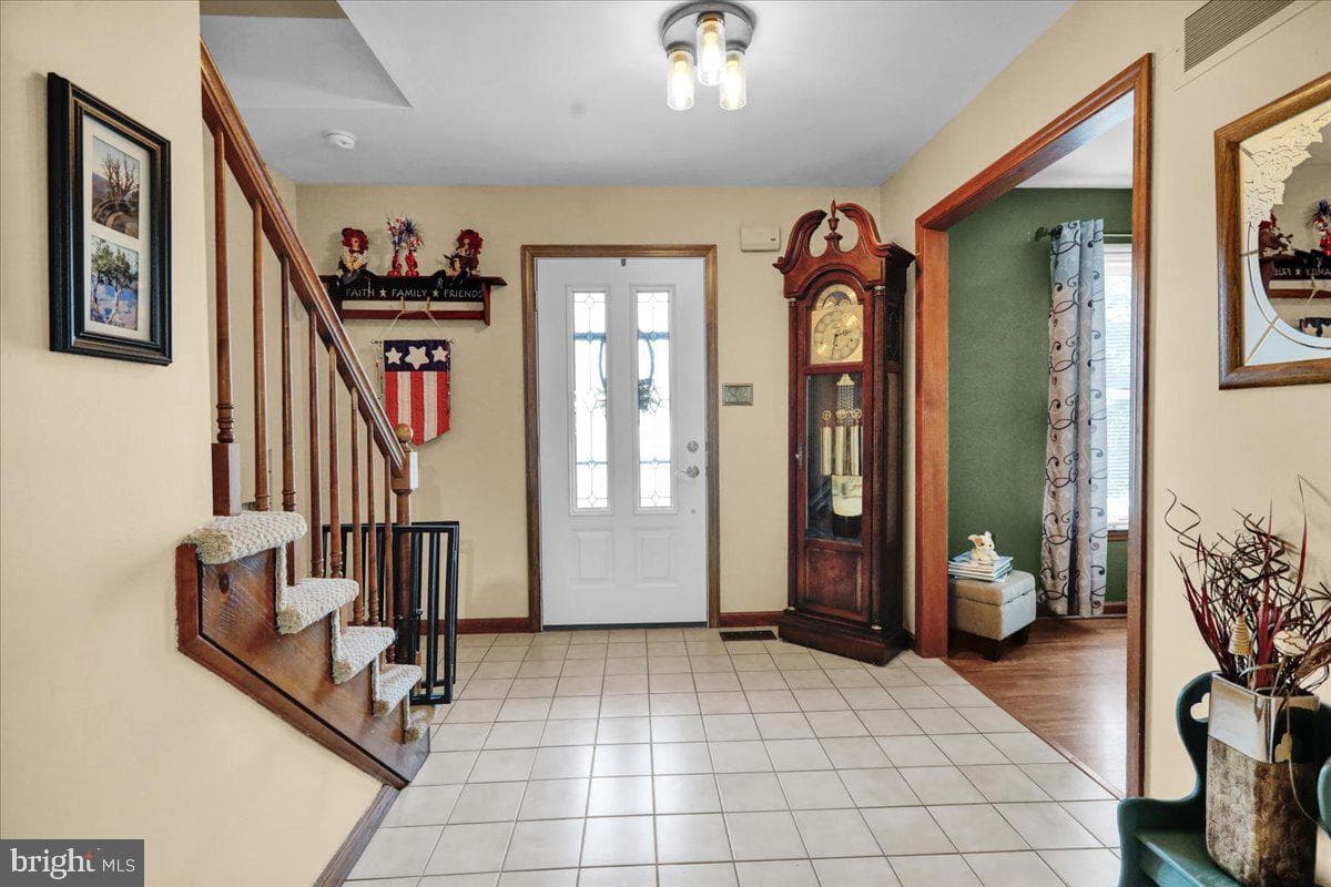1054 Boeshore Circle photo 8