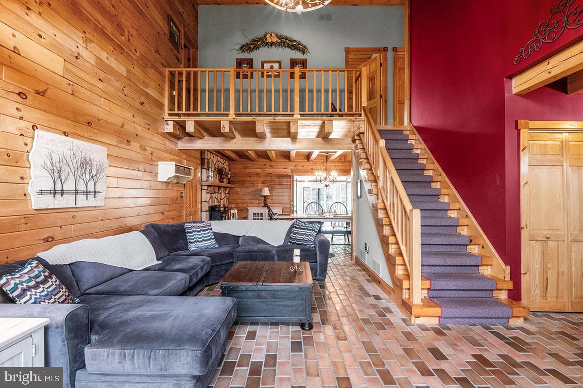 1113 Seifrit Lane photo 4