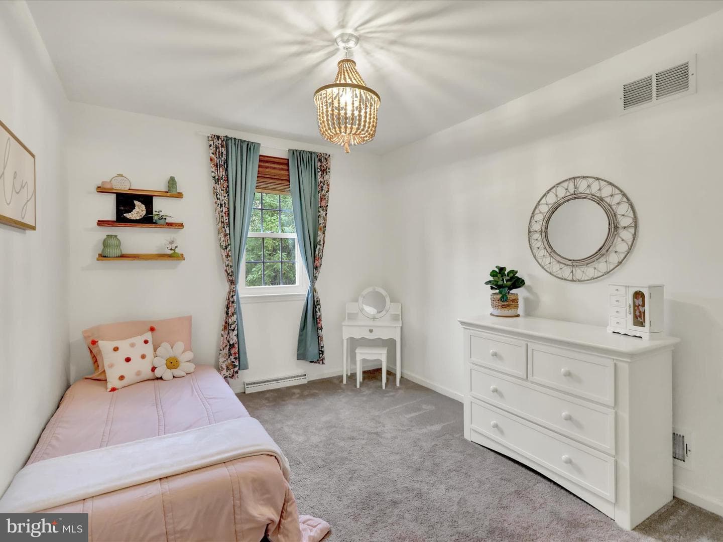 21 Warwick Court photo 15