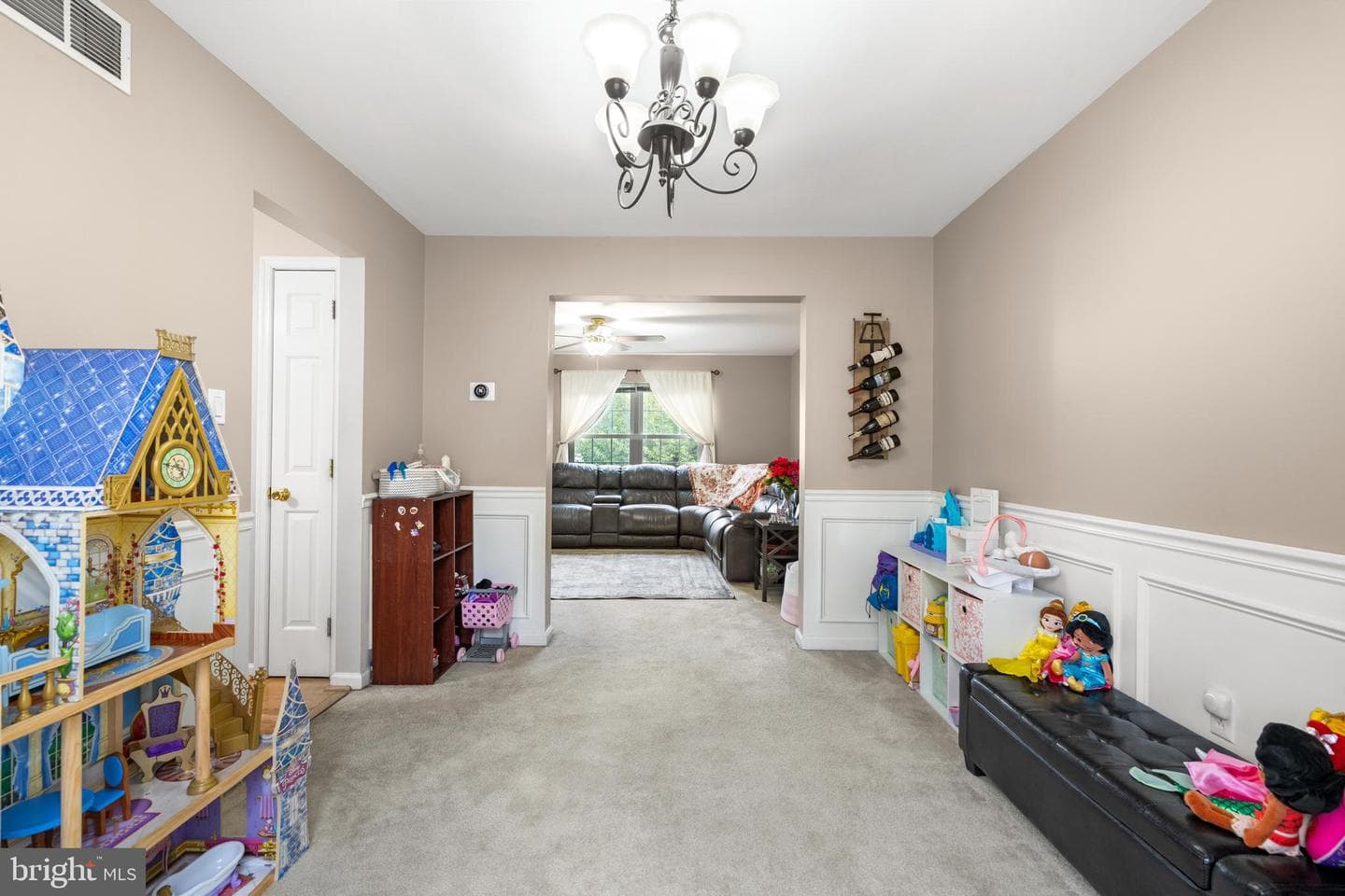 58 Villa Avenue photo 10