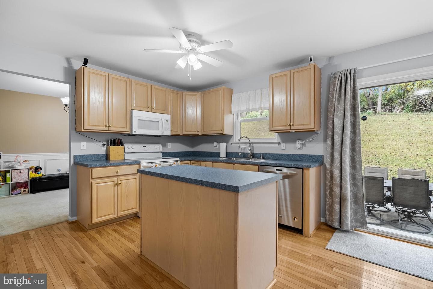 58 Villa Avenue photo 14