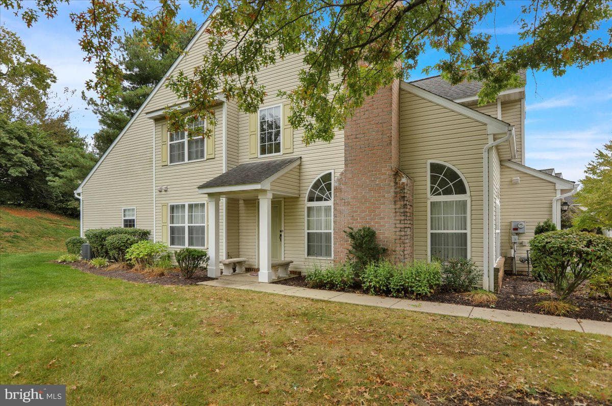 137 Hickory Lane photo 2