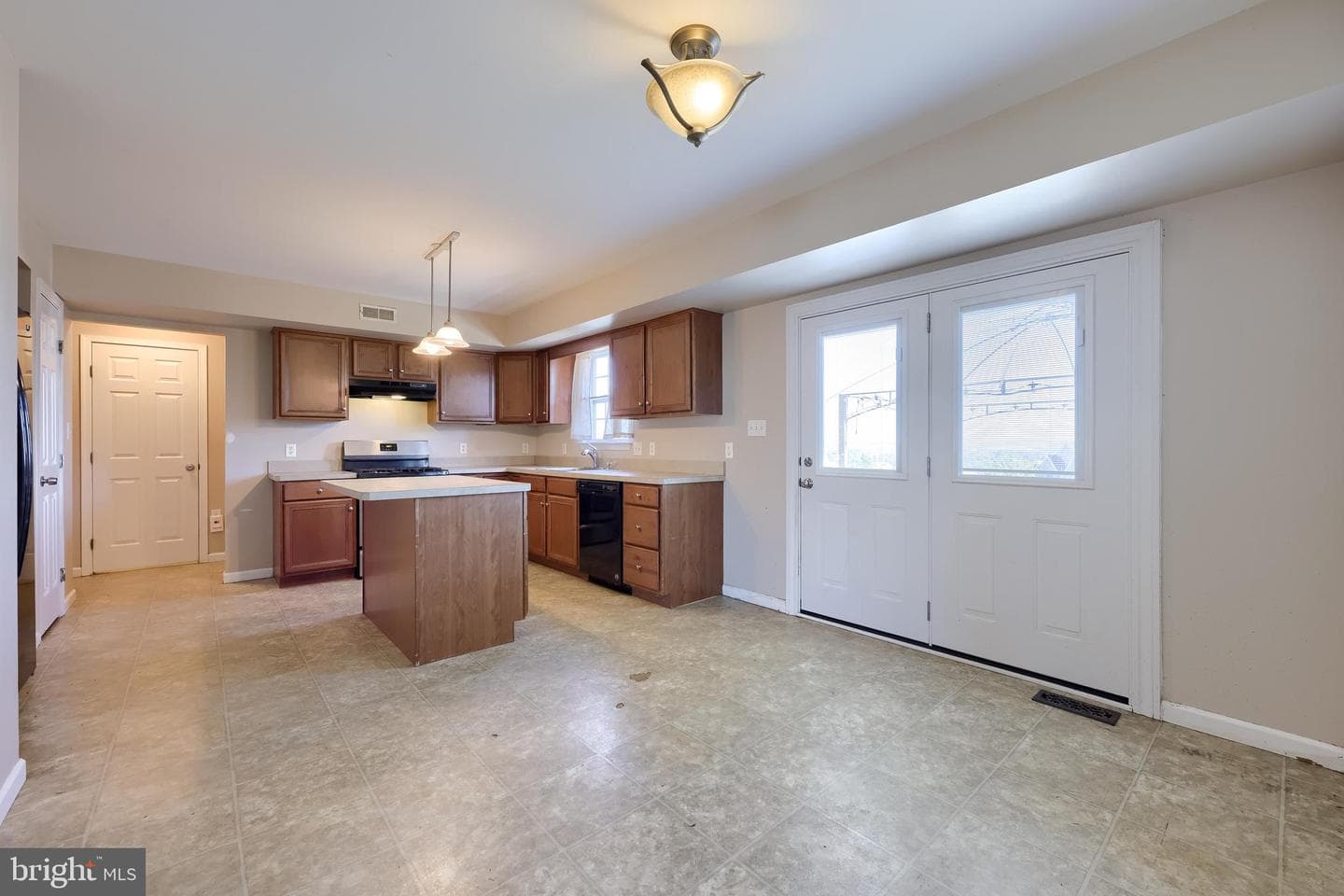 504 Longview Drive photo 17