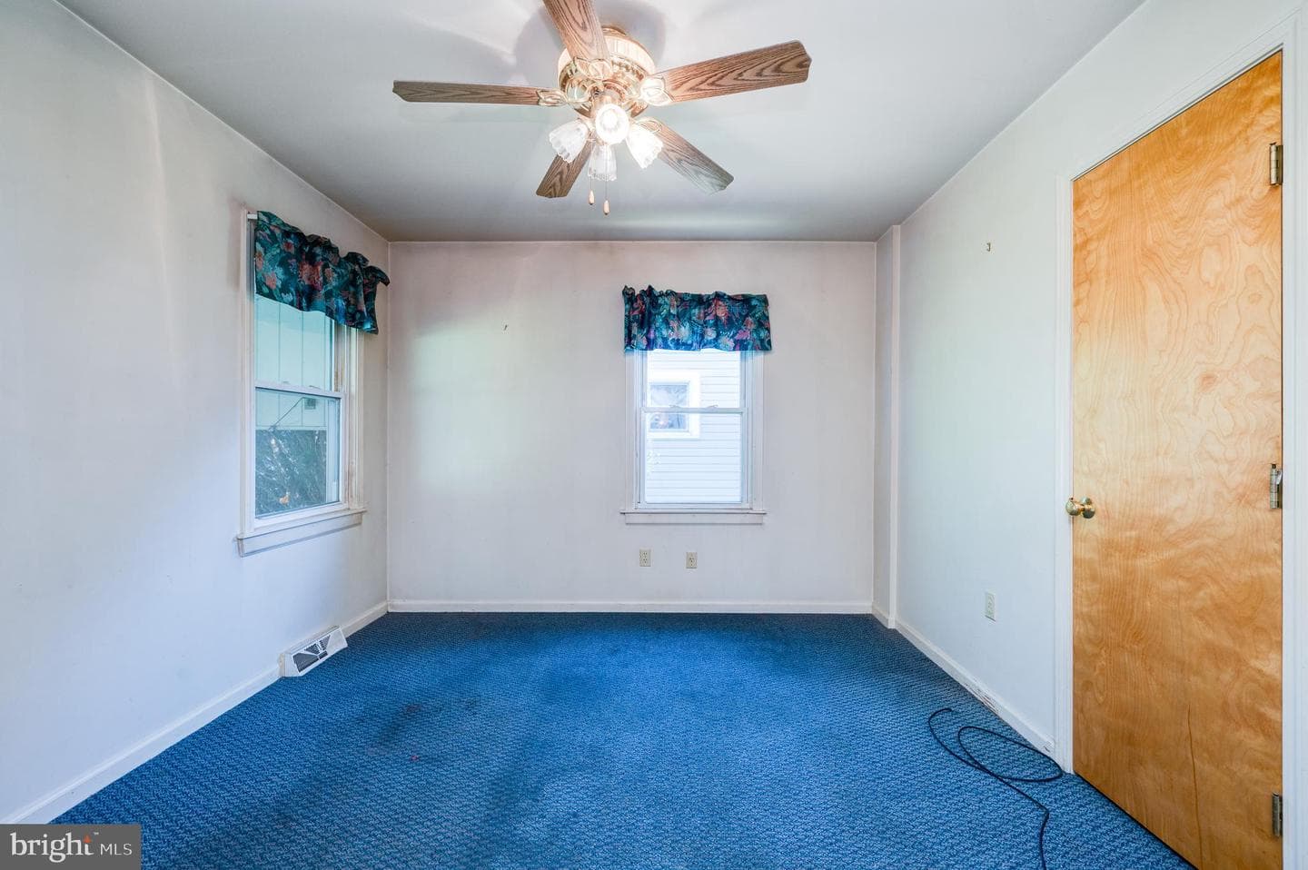 307 E Washington Street photo 20
