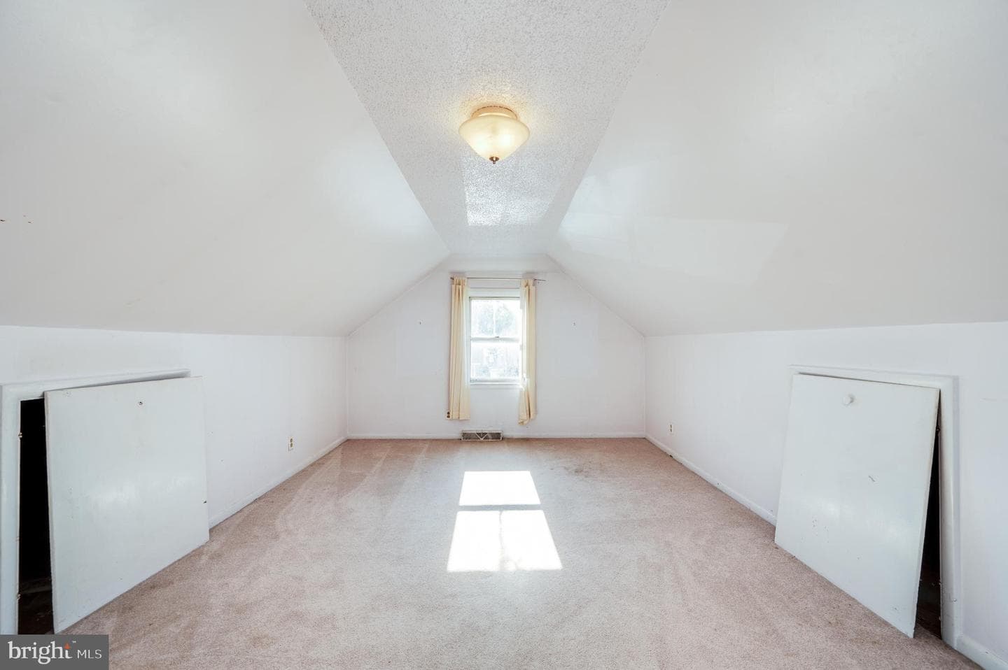 307 E Washington Street photo 23