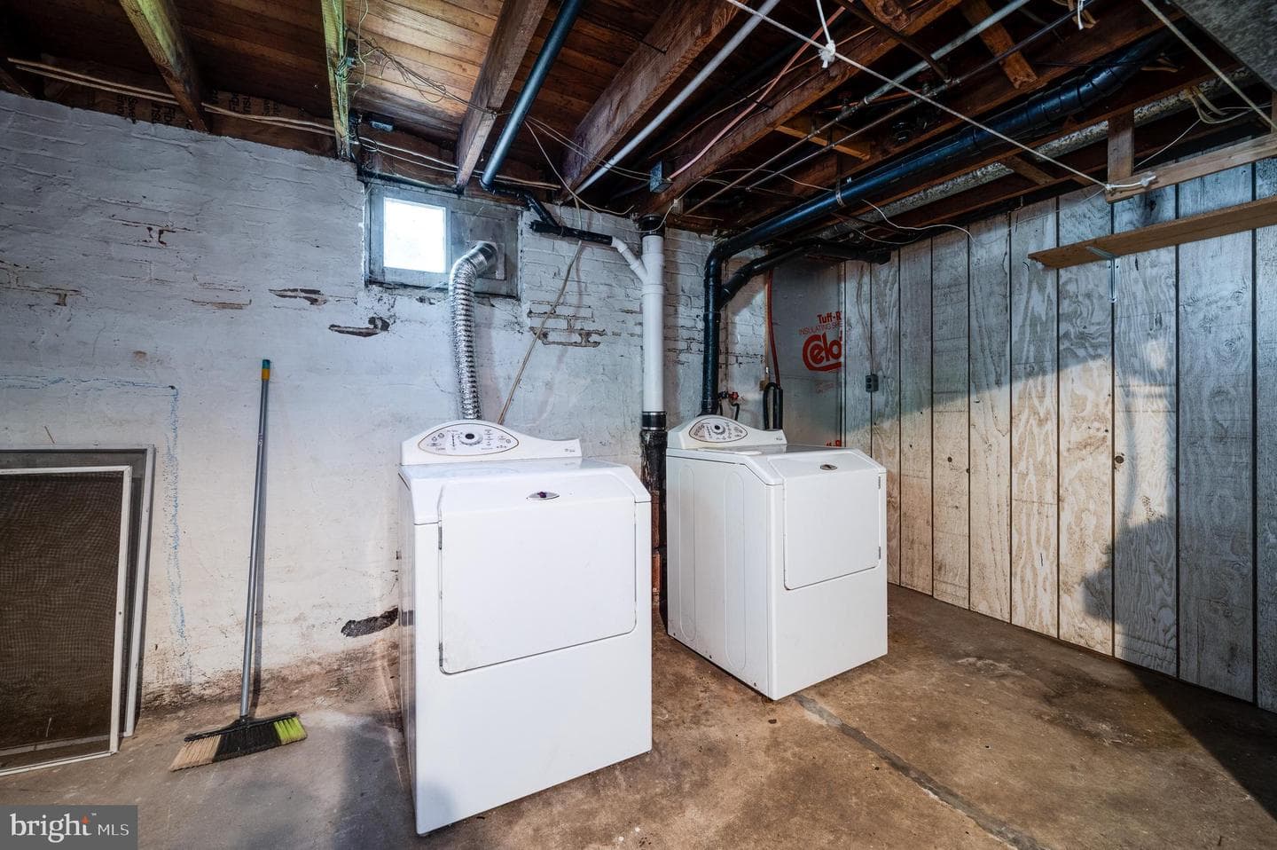 307 E Washington Street photo 31