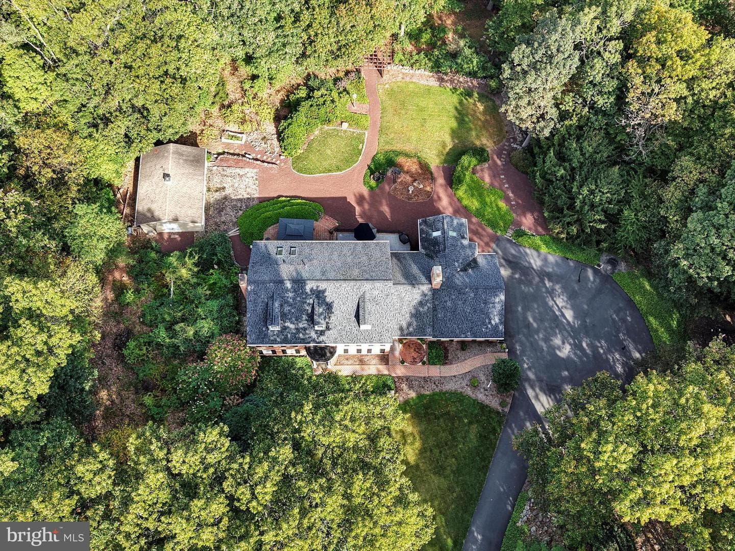 601 Briarwood Drive photo 4
